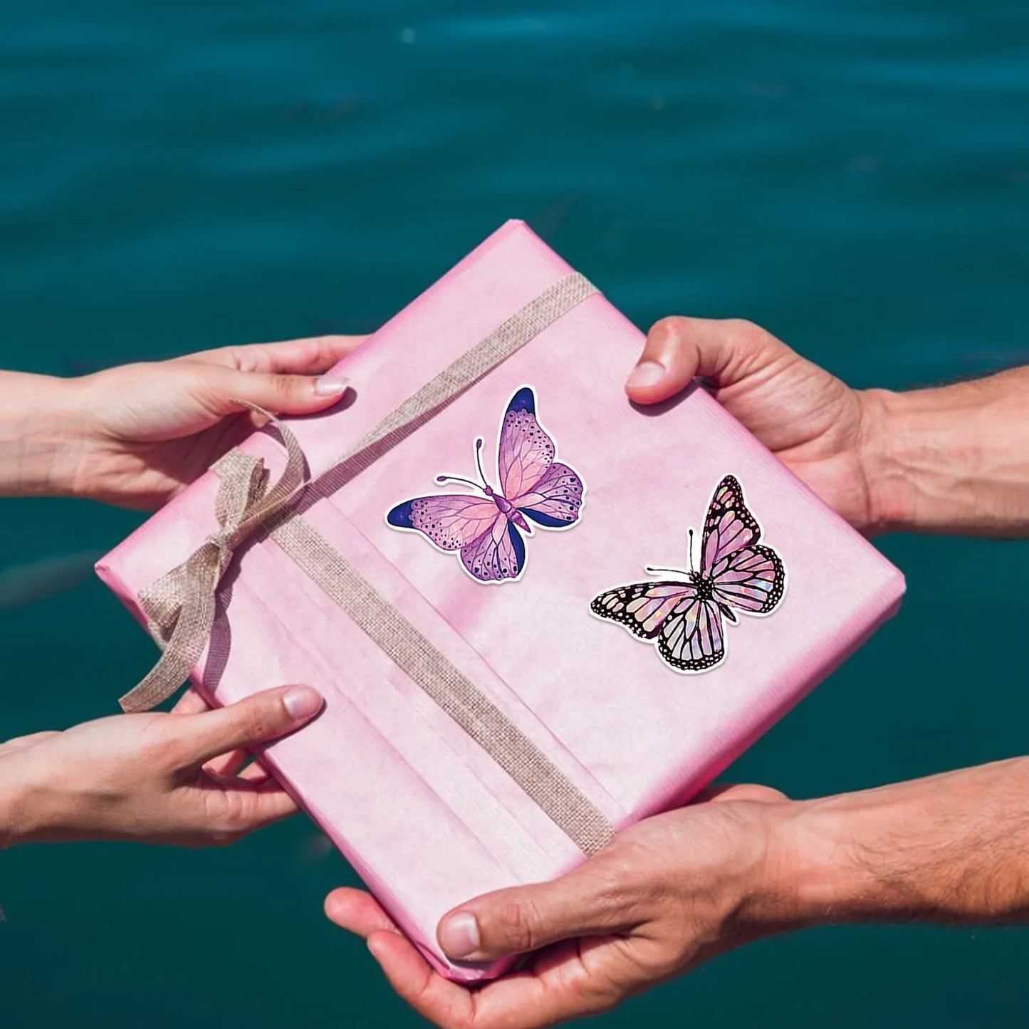 500Pcs /1 Rolls 2.5cm/1inch Butterfly Flower Shaped Stickers